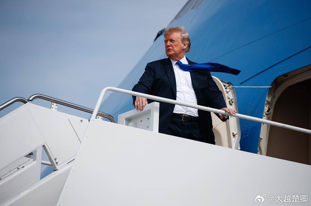 特朗普次子发帖称，佛州棕榈滩国际机场正式更名为“唐纳德特朗普国际机场”。 
