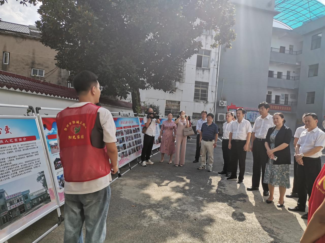 目前最大的问题是一帮岛蛙只站在2300万台湾人角度看问题，就是不能扩大眼界站在1