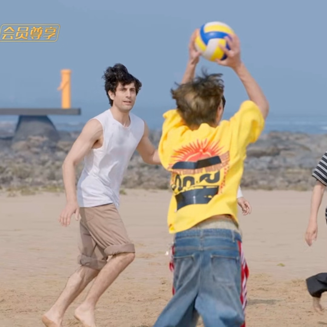 老师我家孩子裤子都要掉了