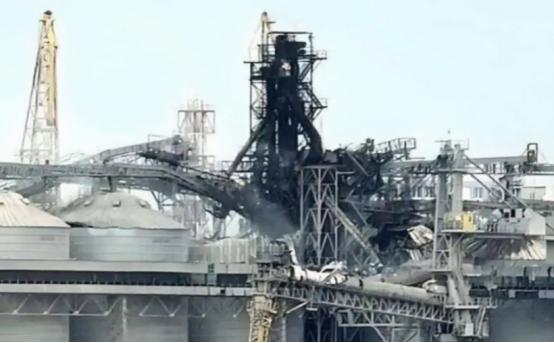 伊朗打到美国“大动脉”了！
 
3月28日，在美军袭击伊朗钢铁厂后，伊朗直接把巴