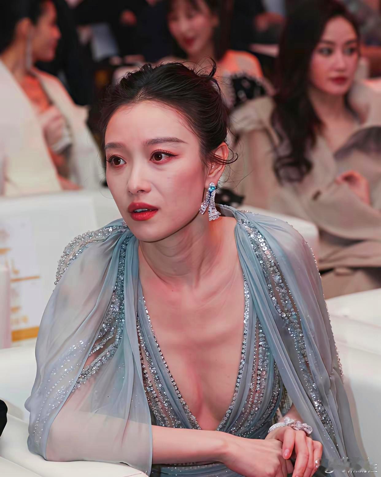 倪妮的身材什么时候变得这么棒啦！ 