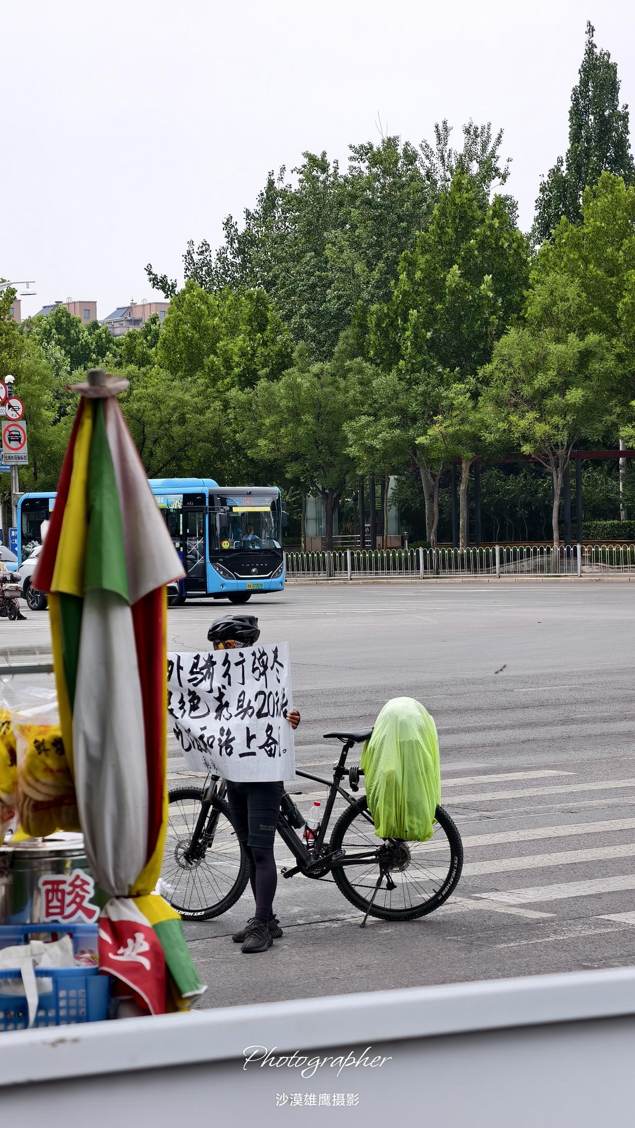 今天2026年6月29日上午11：10分德州大学路和湖滨路交叉路口，就是银座商城