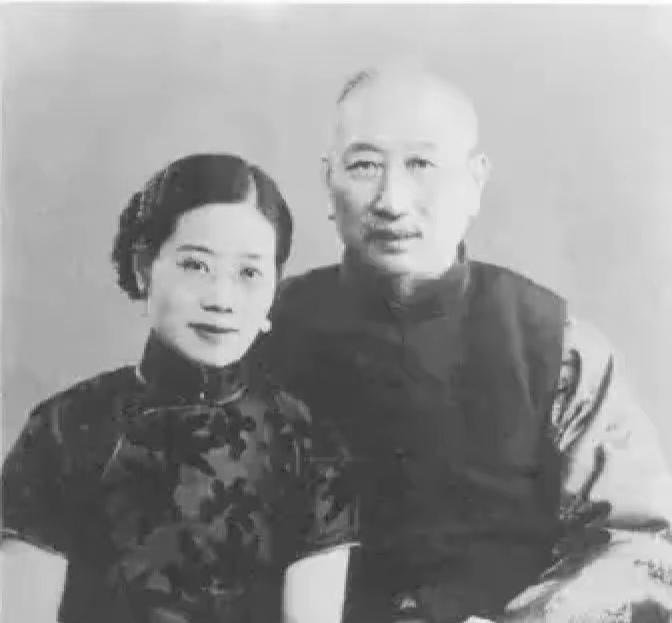 1935年，毛彦文37岁，大教授，嫁了66岁的熊希龄，她闺蜜的老爸。

婚后他每