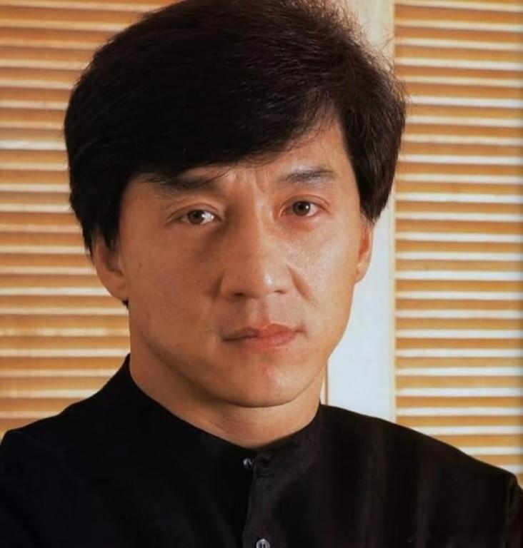 印象中的成龙一直是年轻的模样，我好像比他本人更不能接受龙叔变老 