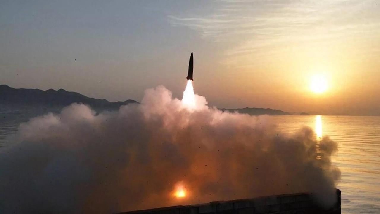 4月19日早上6时10分，朝鲜在新浦一带朝日本海方向连射导弹，韩方说飞了大约14