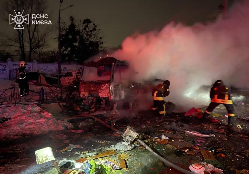 昨夜，俄罗斯再袭基辅

昨夜俄罗斯对基辅发动袭击，造成1人受伤，多个区域出现损毁