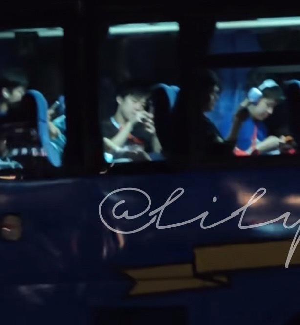等了两个小时才坐上回游轮的班车[融化][融化] ​​​