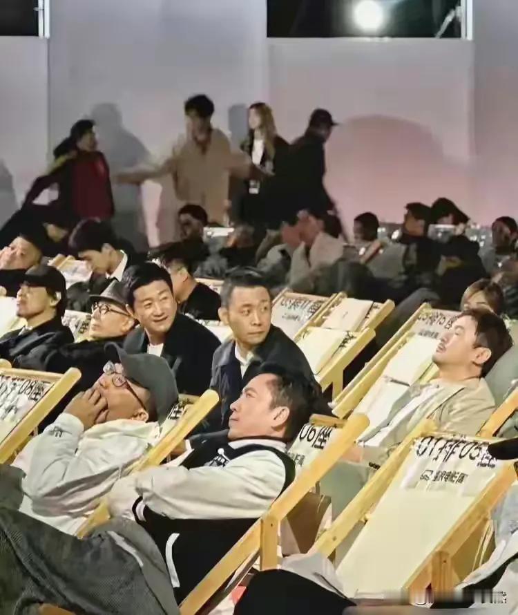 沈腾的心真大啊，走到哪里都能睡的着。