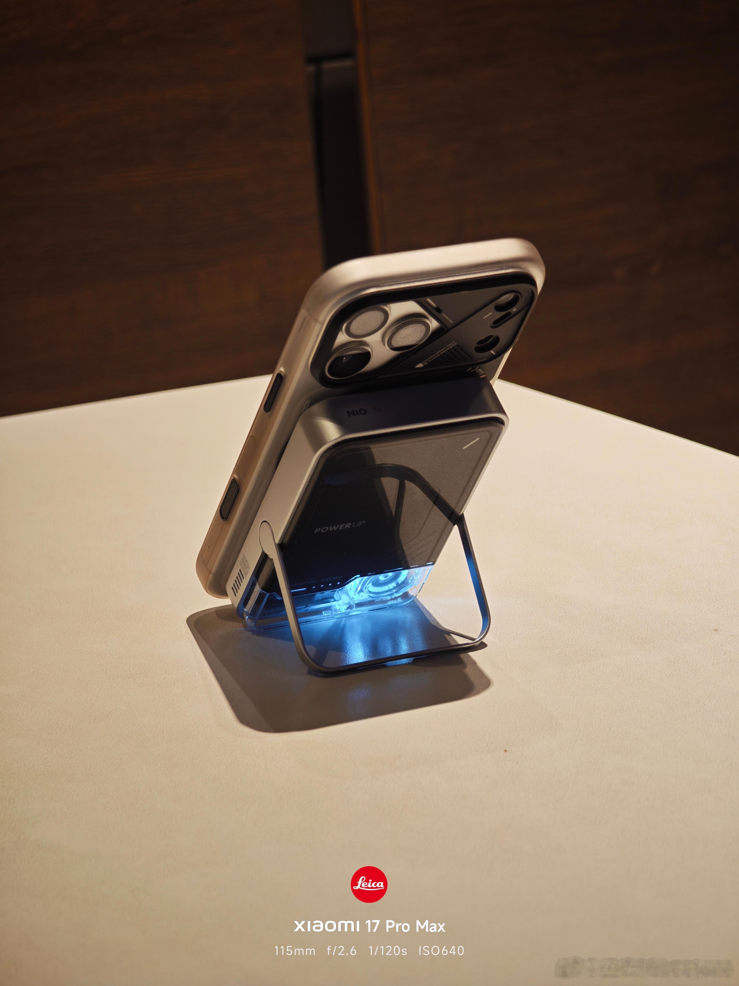 泛着幽幽蓝光，好帅的充电宝！NIO Life POWER UP ！ 