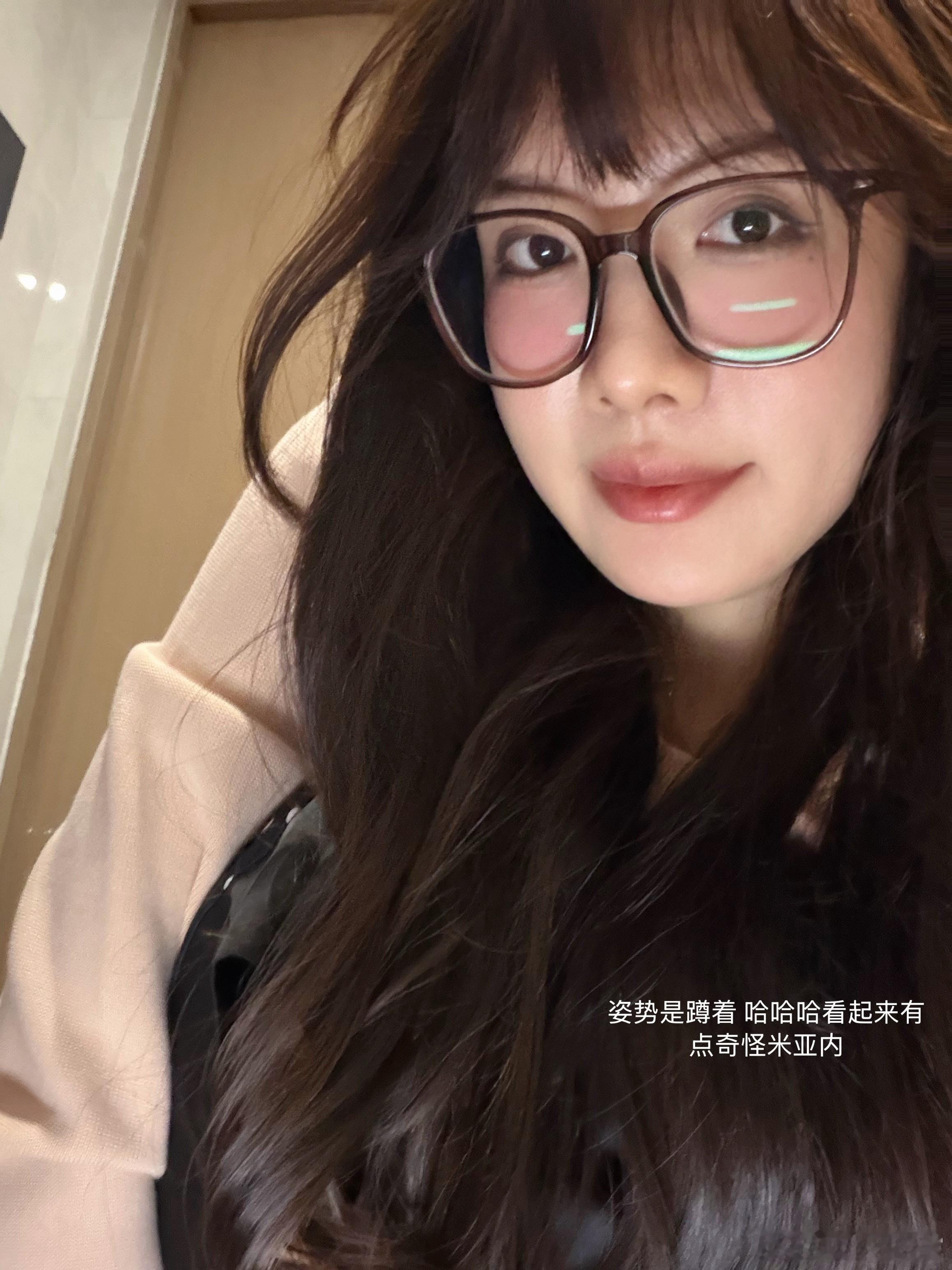 买了一个下巴灯！拆快递的时候就试了一下 很心急hhh很满意！但是还没有完全掌握用