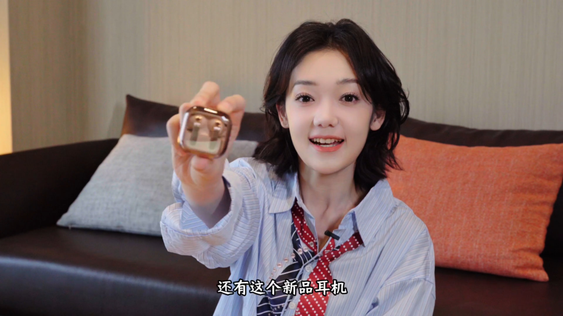 谁懂啊侧面真看不见 开箱惊喜上线！认真介绍产品的模样超可爱，清唱片段开口即是天籁