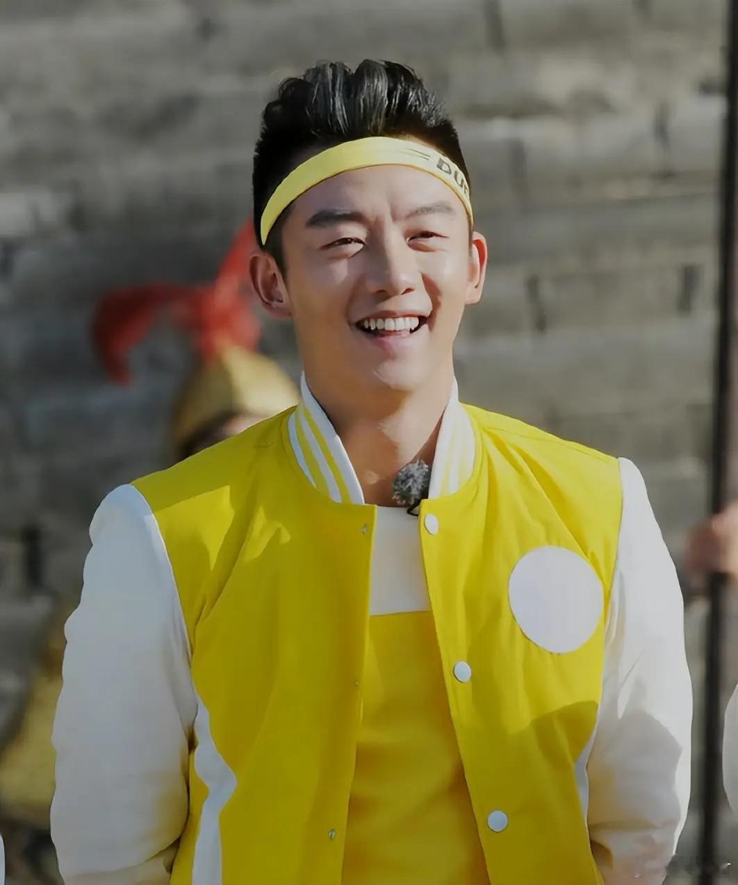 郑恺边录跑男边带娃郑恺从跑男小猎豹变身超级奶爸 限定温柔奶爸上线啦🥹荧幕上潇洒