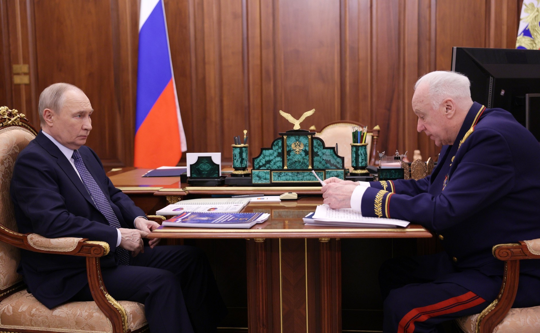 瓦洛佳小朋友  与调查委员会主席亚历山大·巴斯特里金会面总统在克里姆林宫会见了调