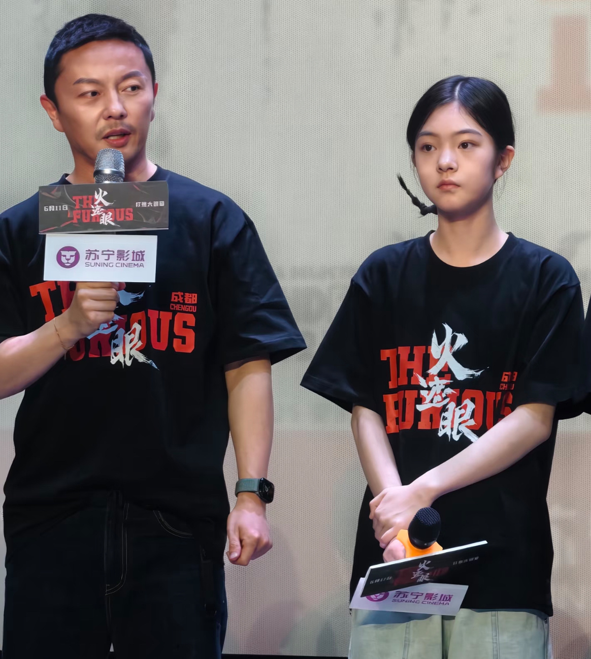 谢苗说杨恩又是老动作女演员了 杨恩又拍动作戏手部受伤却一声不吭，韧劲拉满。习武四