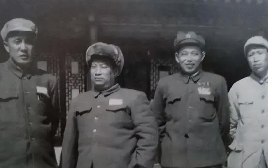 他军级不高，授衔被照顾了？但具有代表性，廖汉生：比我符合条件
“1955年9月2