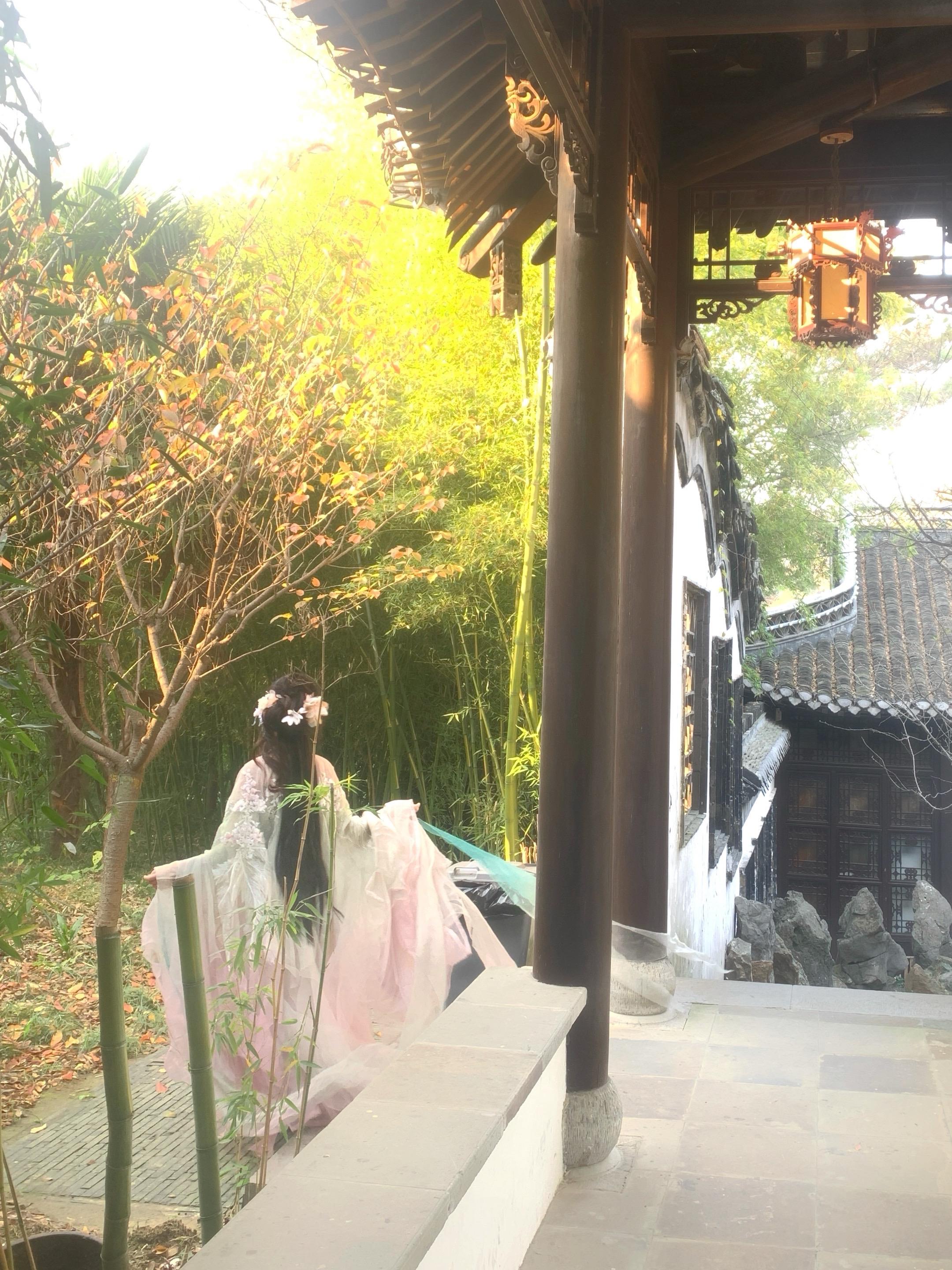 仙子何必早早归来呢