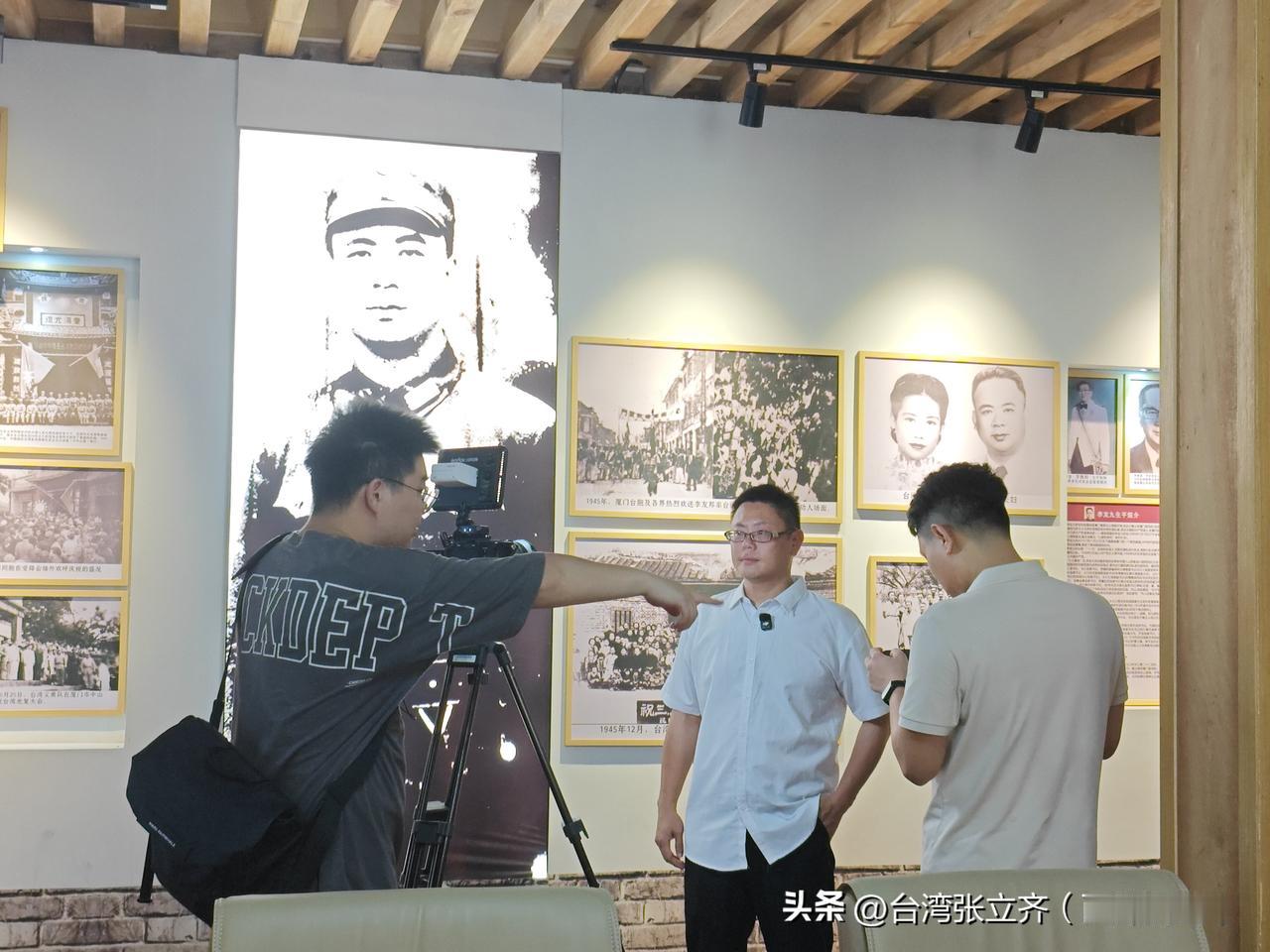 两岸同舟张立齐在李友邦故居，接受了厦门卫视的采访。