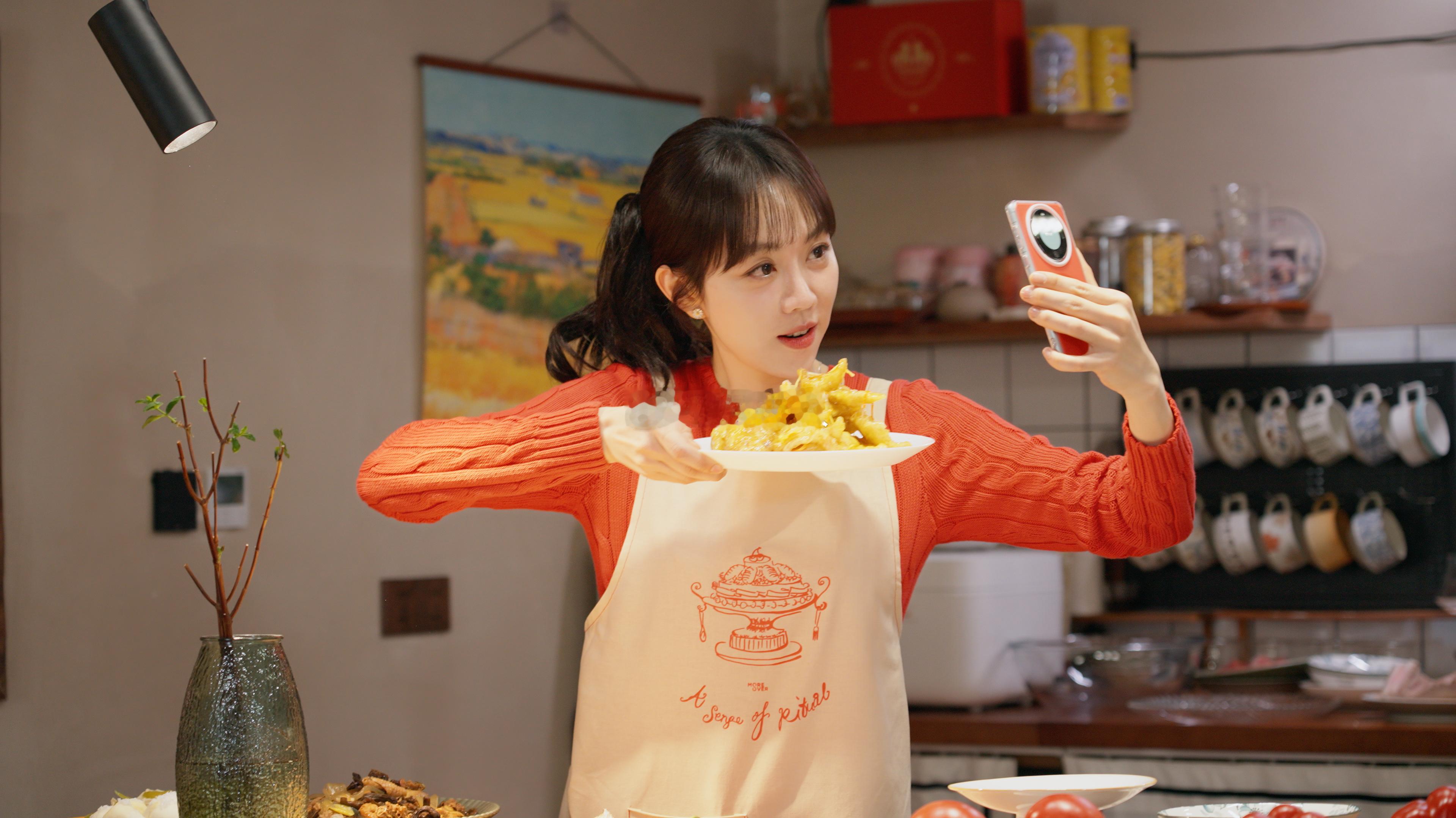 家的幸福感太真实了打扫灶台贴上窗花，小年的仪式感从认真准备一顿团圆饭开始。洗切炖