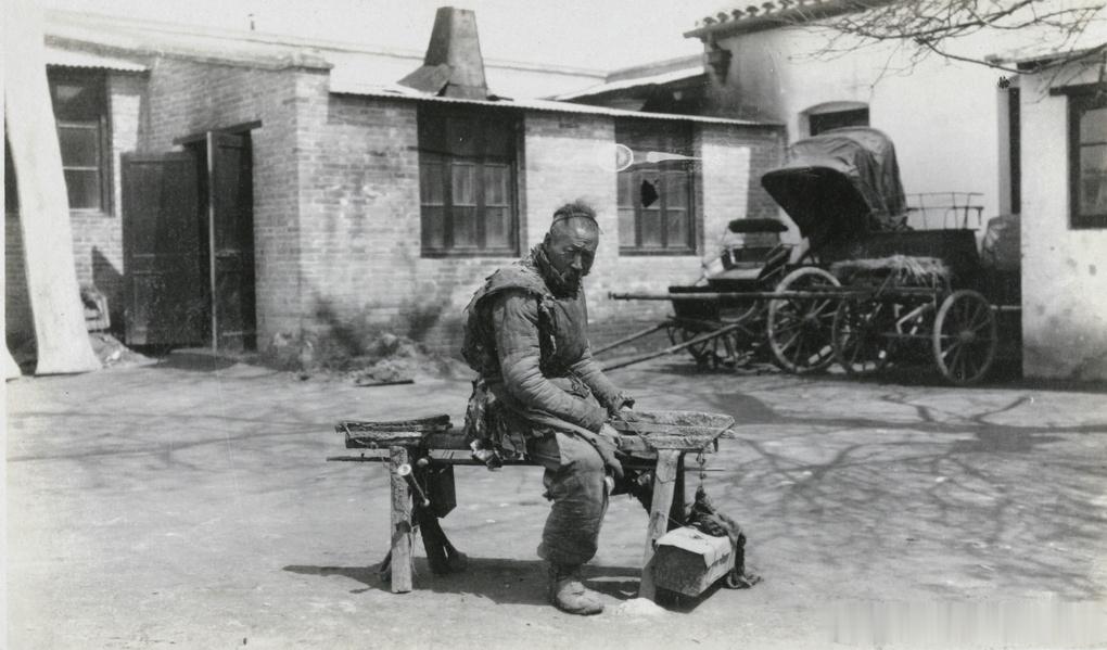 1905年北京磨刀工 