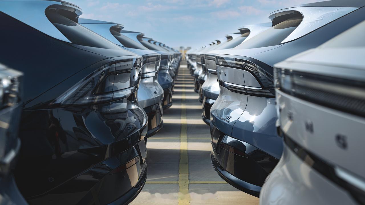  新款小鹏P7+和G7开启全国发运 新车列队，年味速递！产能持续攀升让“上市即交