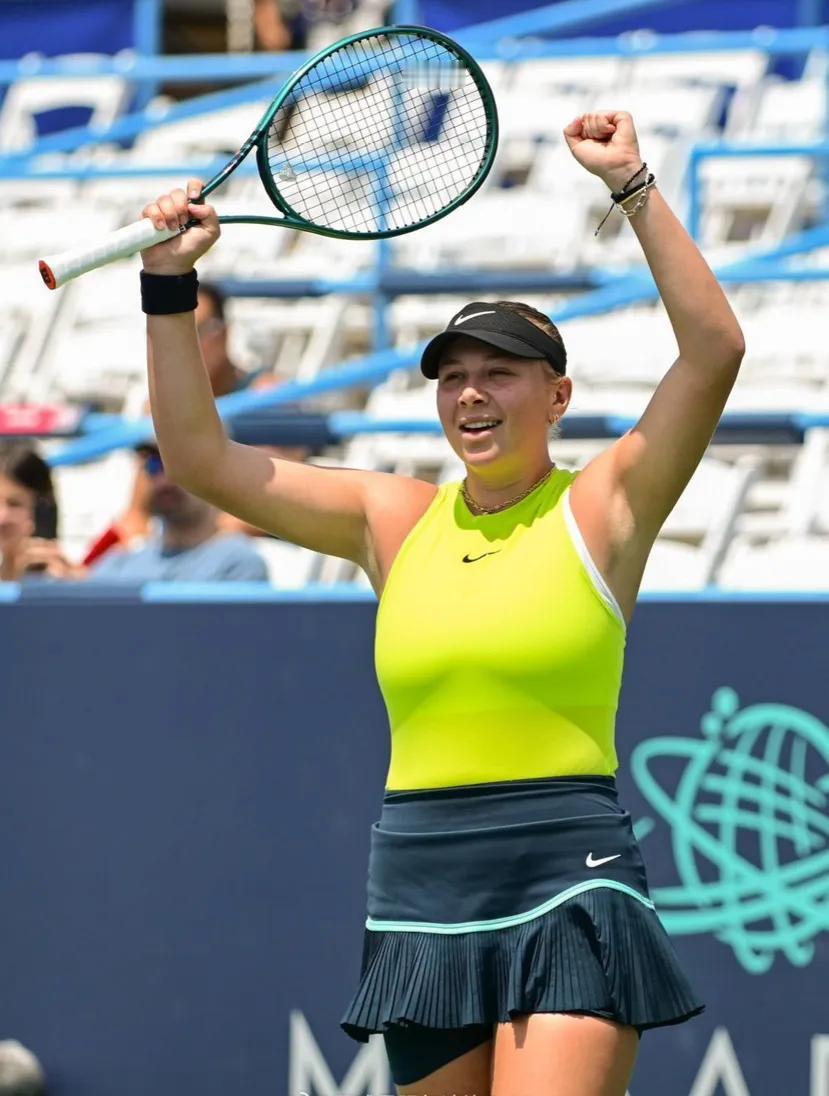 阿尼西莫娃首次打进1000赛决赛

WTA1000多伦多站半决赛美国德比，阿尼西