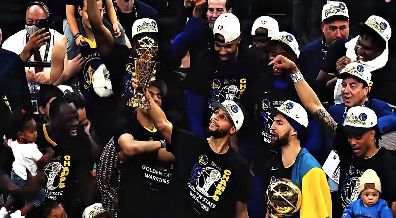 勇士现在打球真愁人！对面明牌防库里——1人死缠到底，1人随时协防补位，就把格林彻