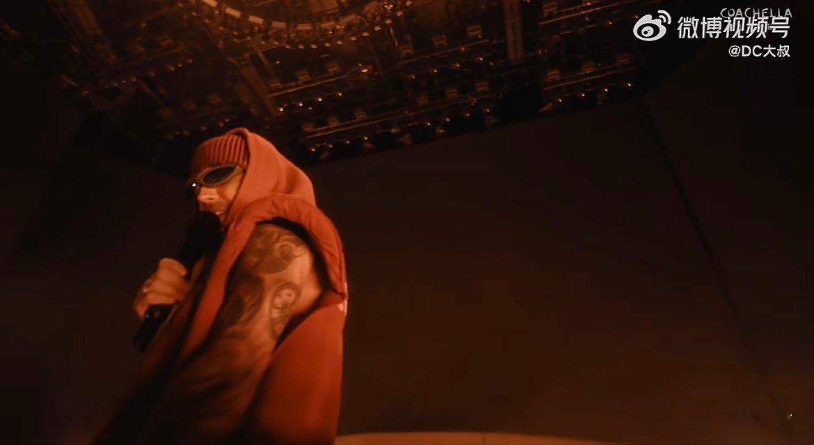 比伯科切拉第二周 贾斯汀比伯科切拉舞台 惊喜嘉宾空降同台，合唱瞬间点燃全场，快乐