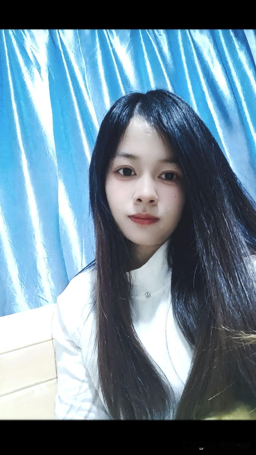 我是一名文员，工资4000，26天制8小时单休，很多人说4000块够干什么，可对