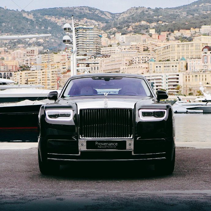 Rolls Royce Phantom ，这气场，还有对手？地表最强车型咯。 
