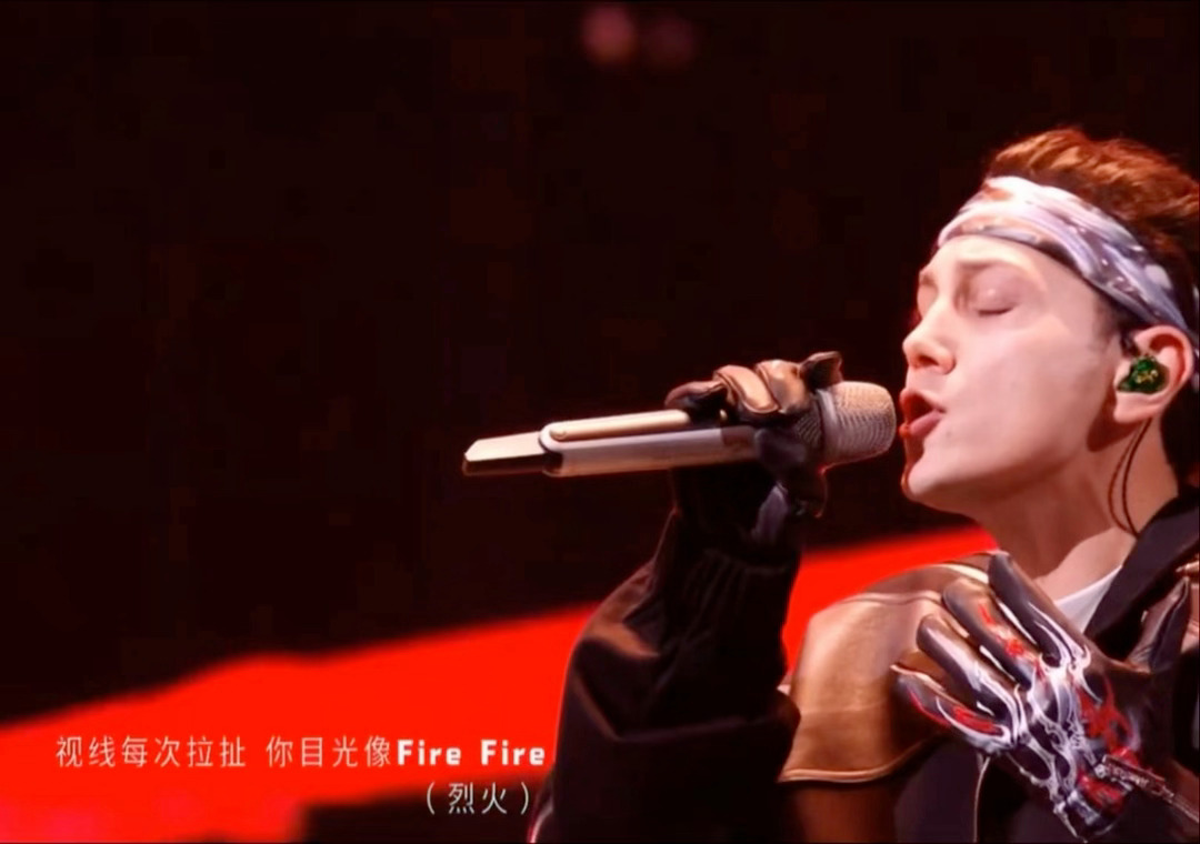 艾热声音好性感艾热嗨了披荆斩棘披哥舞台被艾热狠狠拿捏住了，一开口嗓音醇厚磁性，声