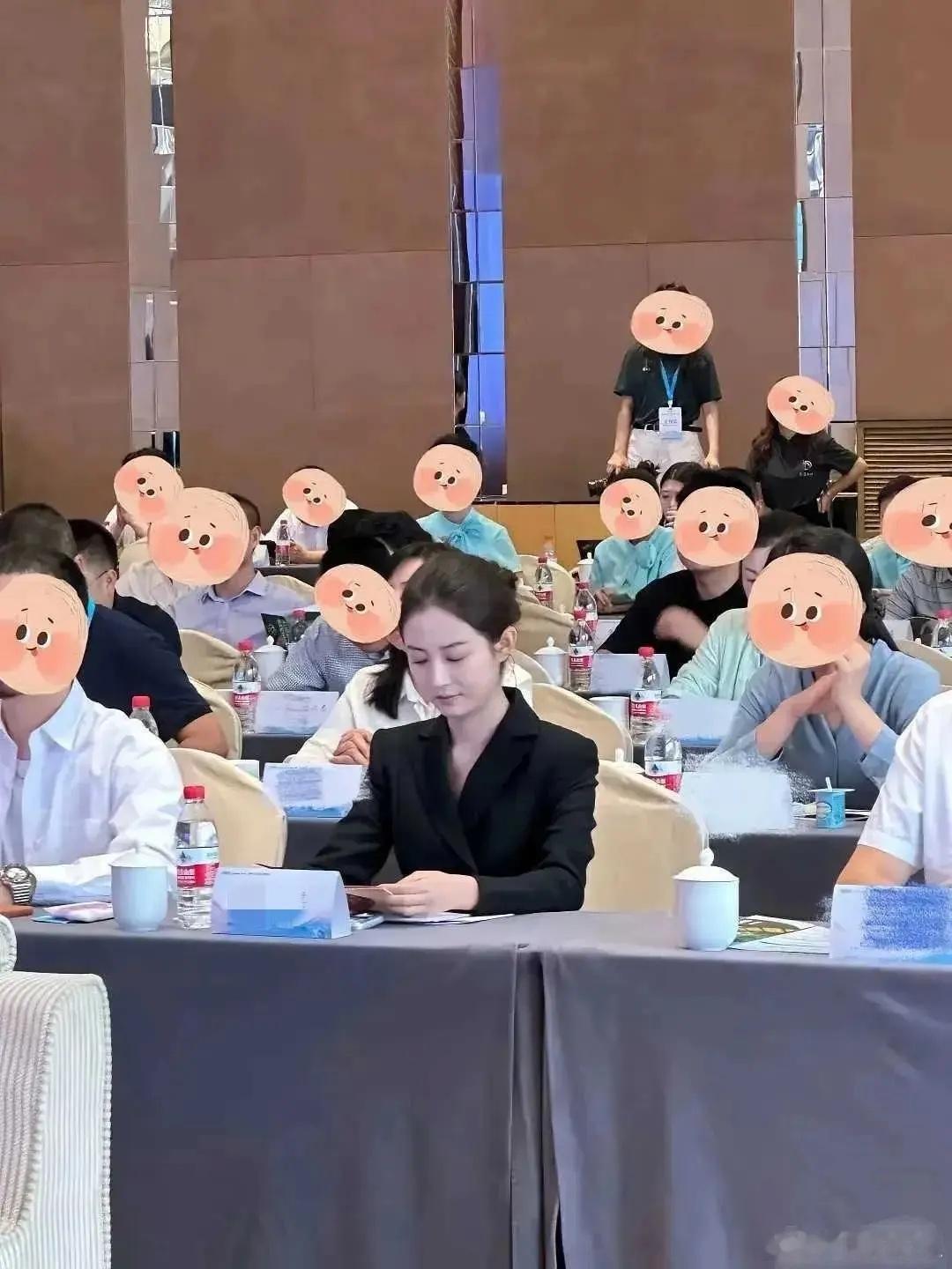 好奇！体制内这种才貌双全的优秀女生最后会嫁给什么样的男人？ 