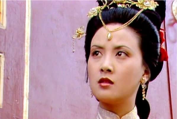 王熙凤：红楼梦里最复杂的管家娘子，她的功过其实值得细品
 
在《红楼梦》里，王熙