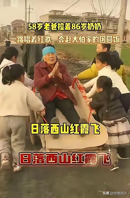 经典回忆！安徽58岁儿子板车拉86岁母亲走亲戚，一路老歌暖哭全网：这才是年的味道