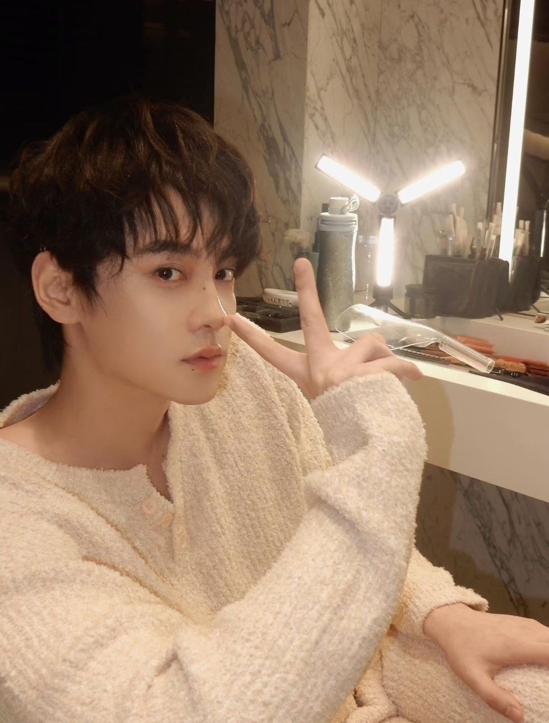 明星丨日常田栩宁吃饺子和比耶图～ 