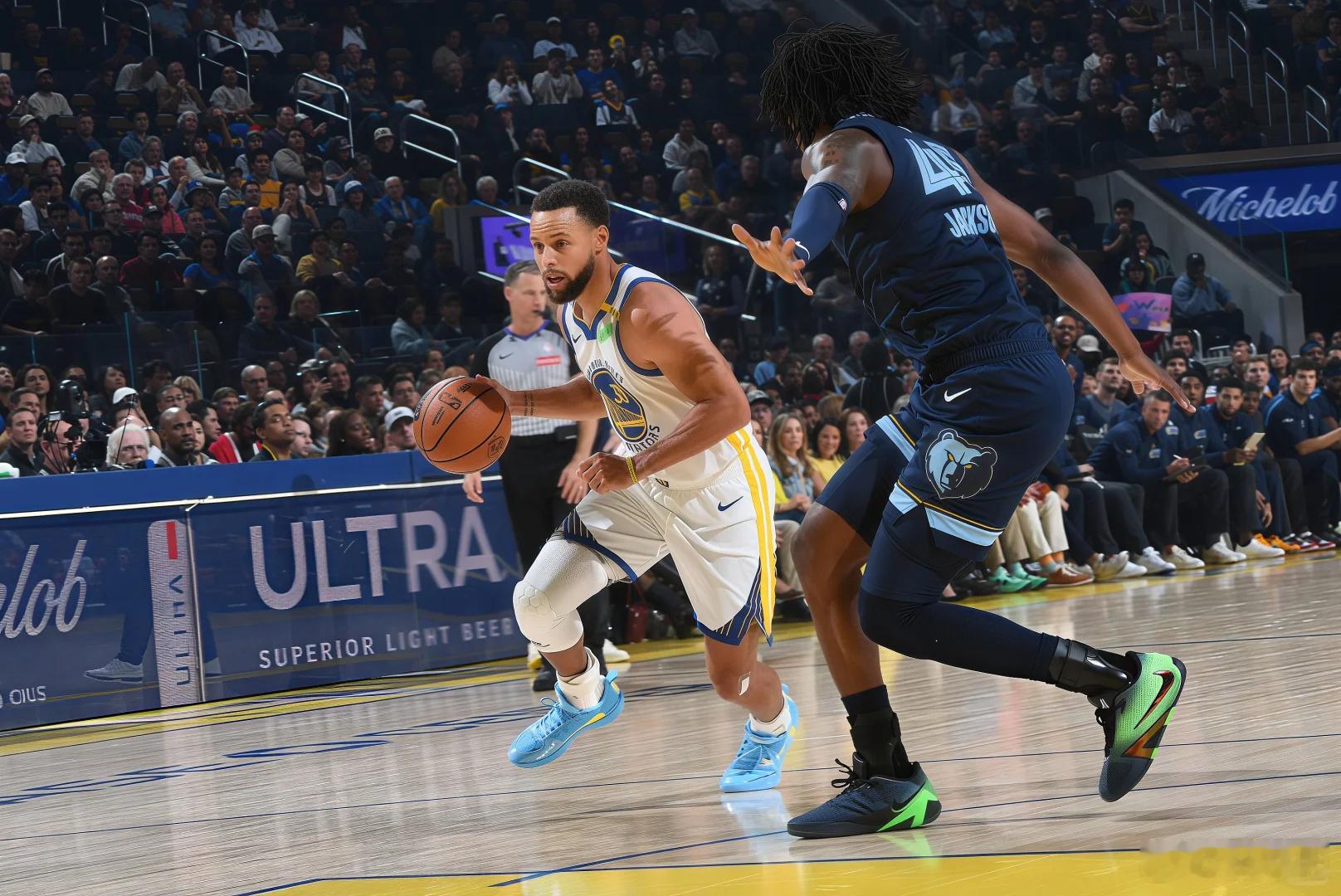 勇士最后3分半一分未得被灰熊17-0逆转NBA常规赛，勇士108-111被灰熊逆