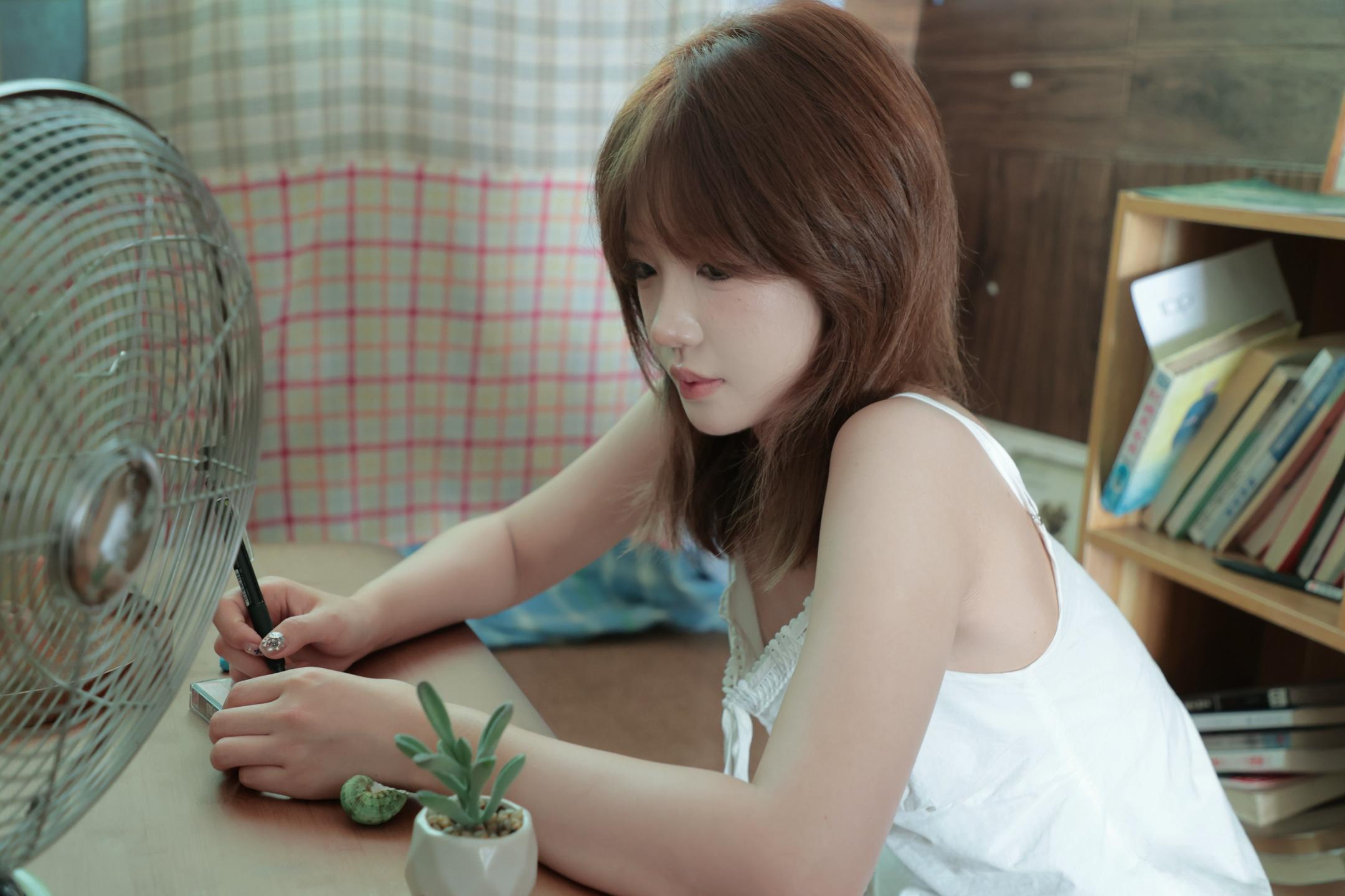 在某一瞬间 某个声音 思绪被拉回到从前。