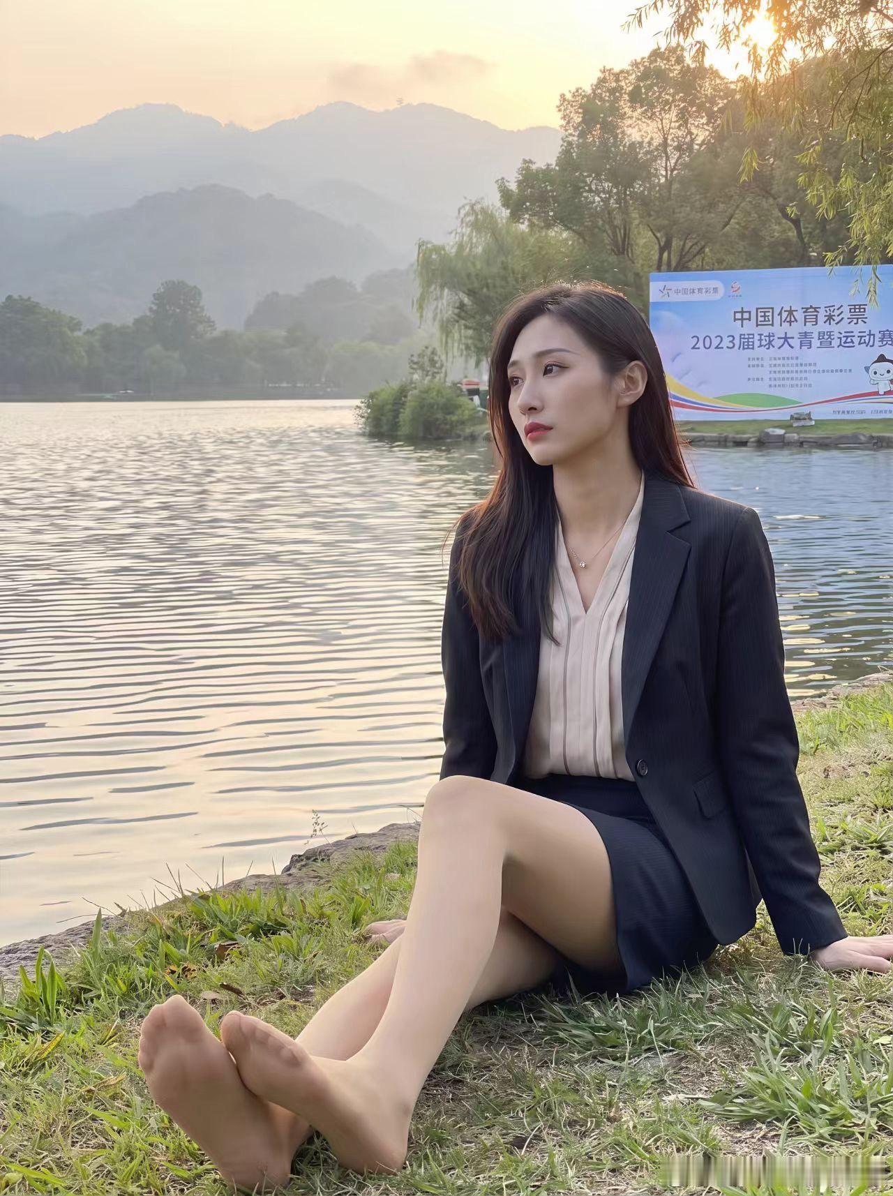 沙滩上的丝袜少女 ​​​