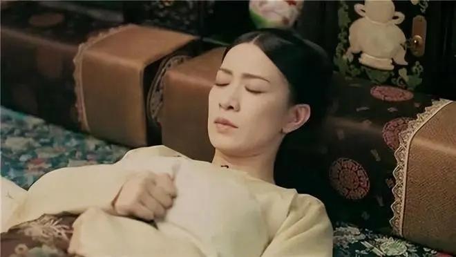 古人为什么用瓷枕睡觉？难道真有"铁头功"？咱们现代人睡觉，一个后仰就陷在柔软的枕