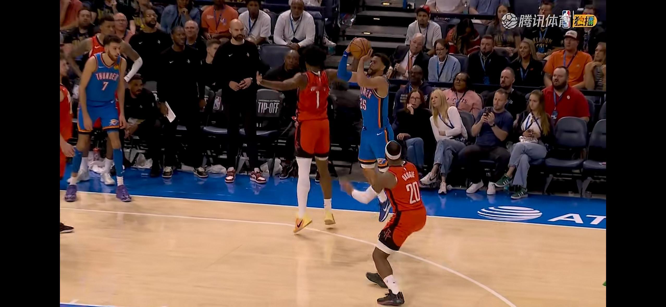 这球……被打了一个3+1 ​​​