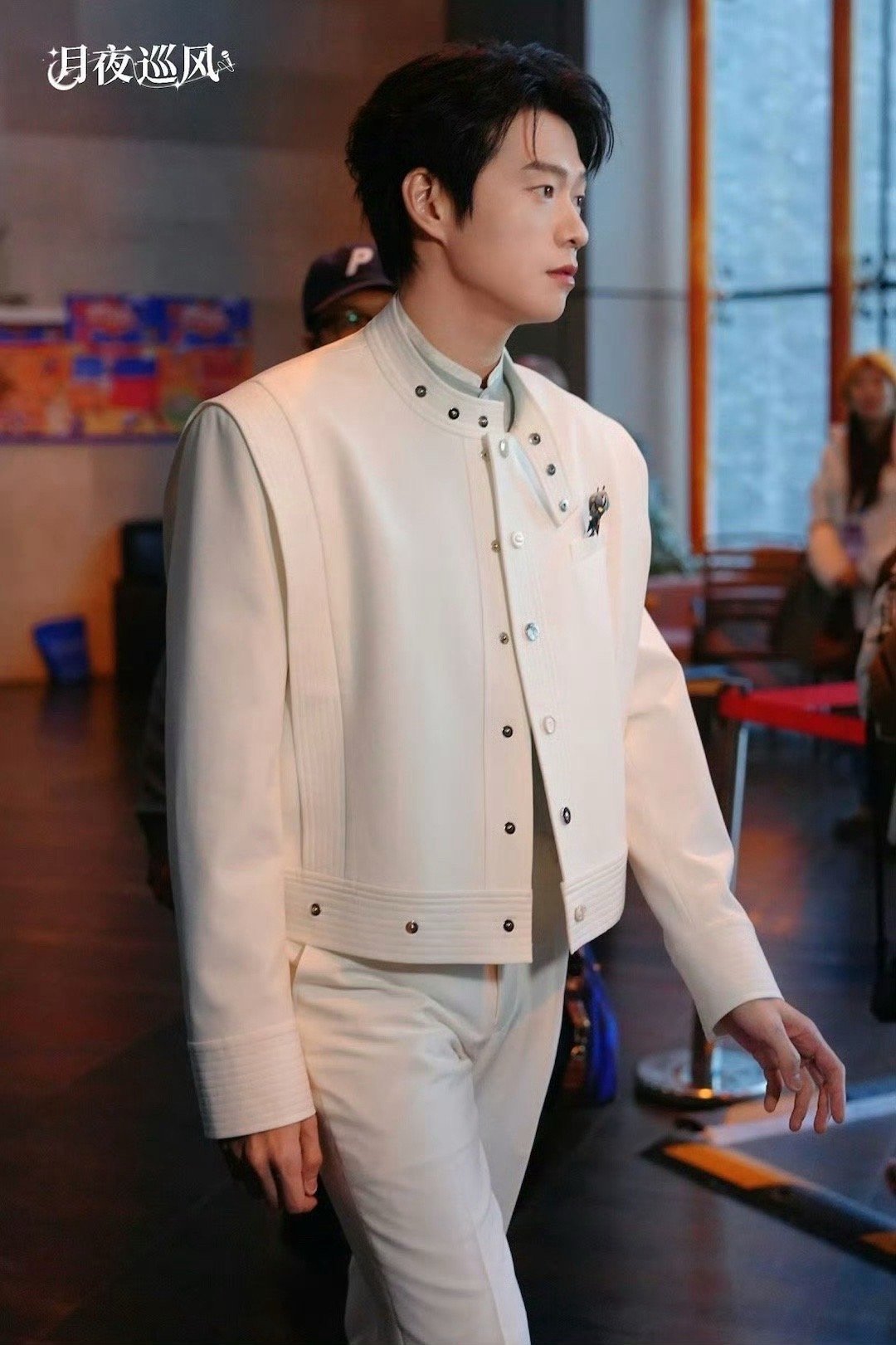 魏大勋 新中式古风小生2026网络视听盛典白衣造型封神！面如冠玉自带贵气，央视偏