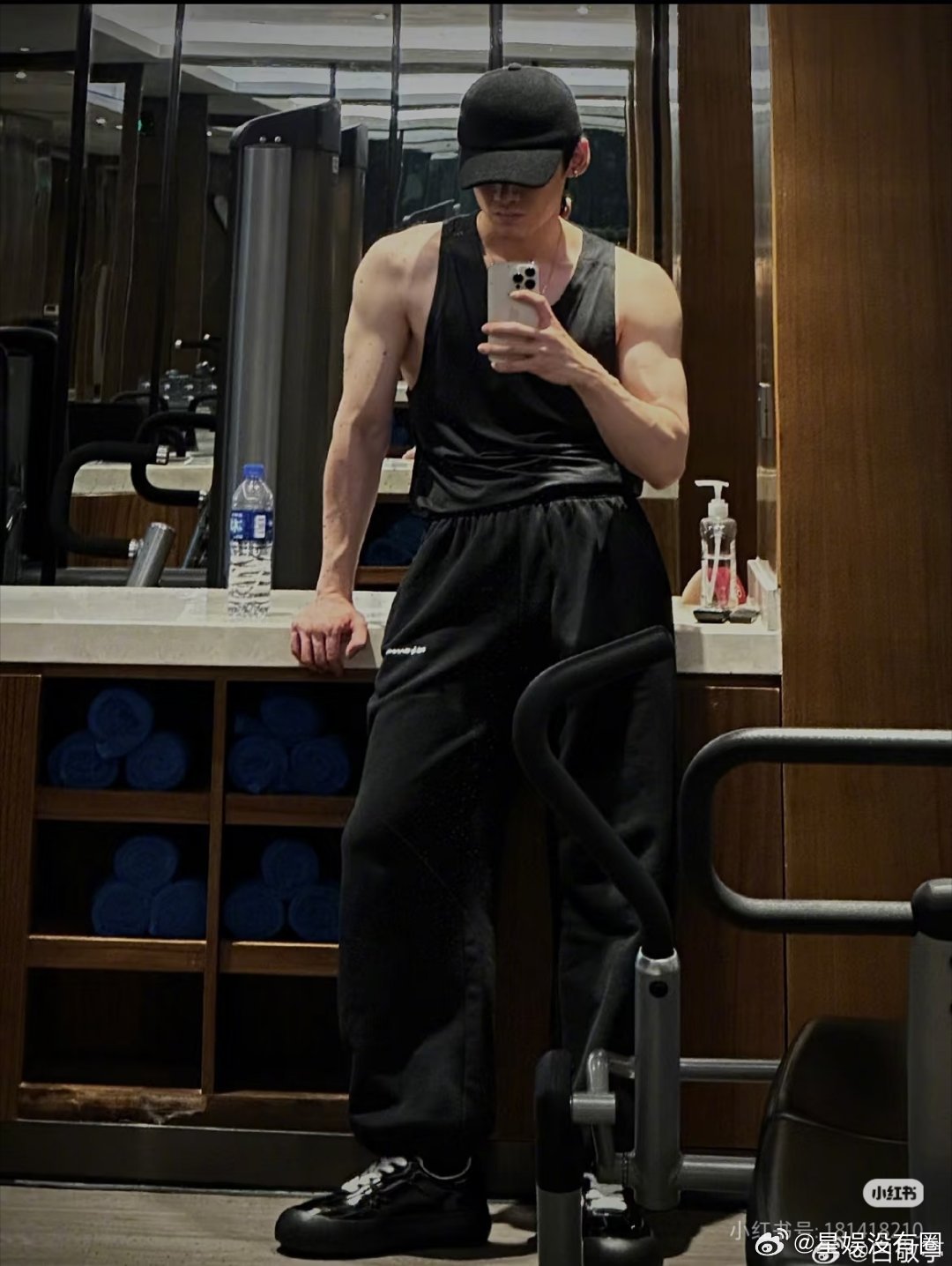 白敬亭是怎么🔥起来的真的是靠女方嘛？