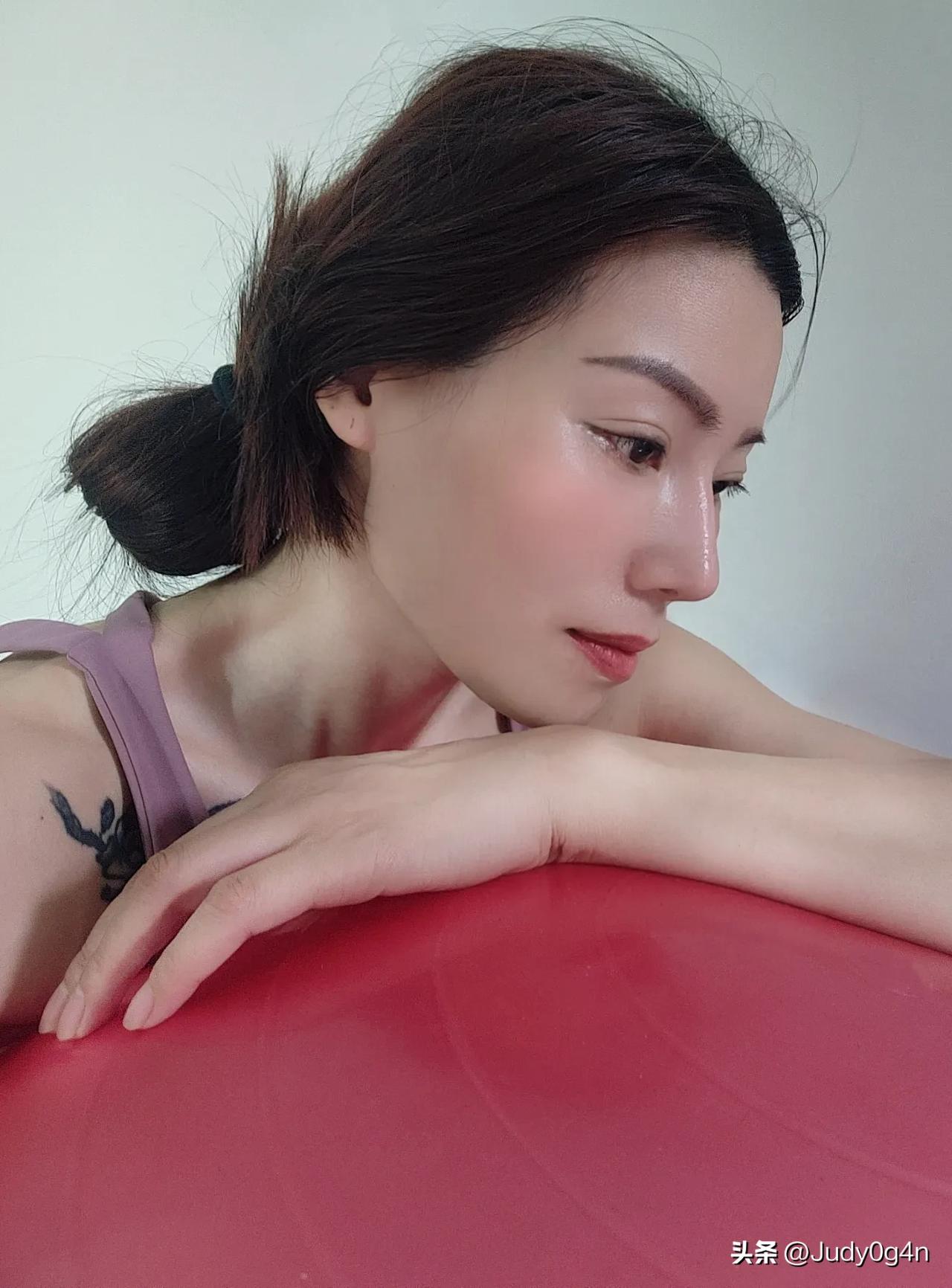 汗水打湿瑜伽垫 ，瑜伽遇见更美的自己！每日状态打卡