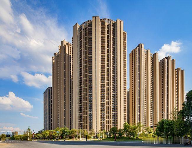 房子定调为大宗商品，和车子家电一个属性。

也就是说房子可以随行就市，可以随着市