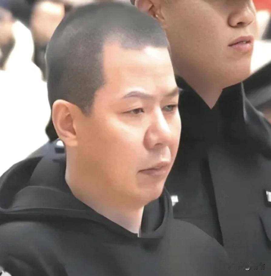 任爱军：山西最狠黑老大，他贿赂监狱工作人员，逃过死刑。

2013年，山西黑老大