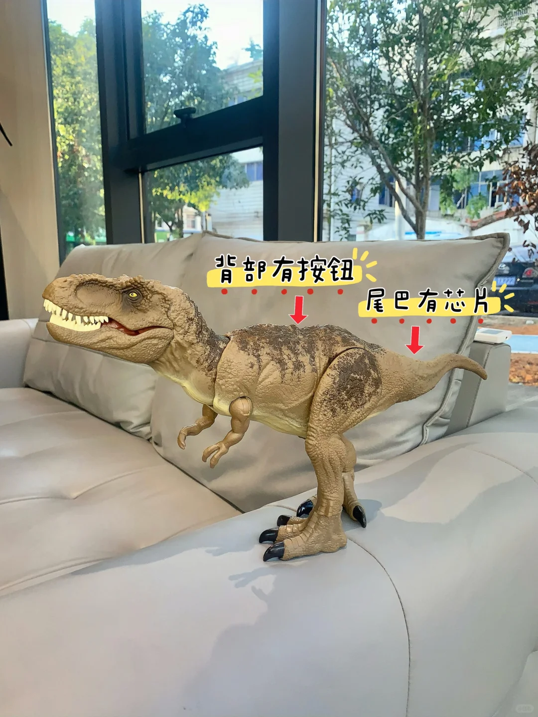 爸爸给娃买的霸王龙太酷啦