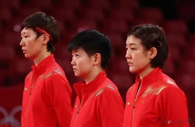 三朵“国花”真漂亮
……
顺境看陈梦，
逆境看王曼昱，
绝境看孙颖莎！

这话，