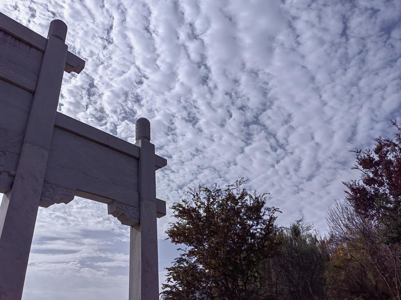 “迎二圣还朝”一出，赵构烦死了，金人恨死了。
金人不释放徽钦二帝，主要是惧怕南宋