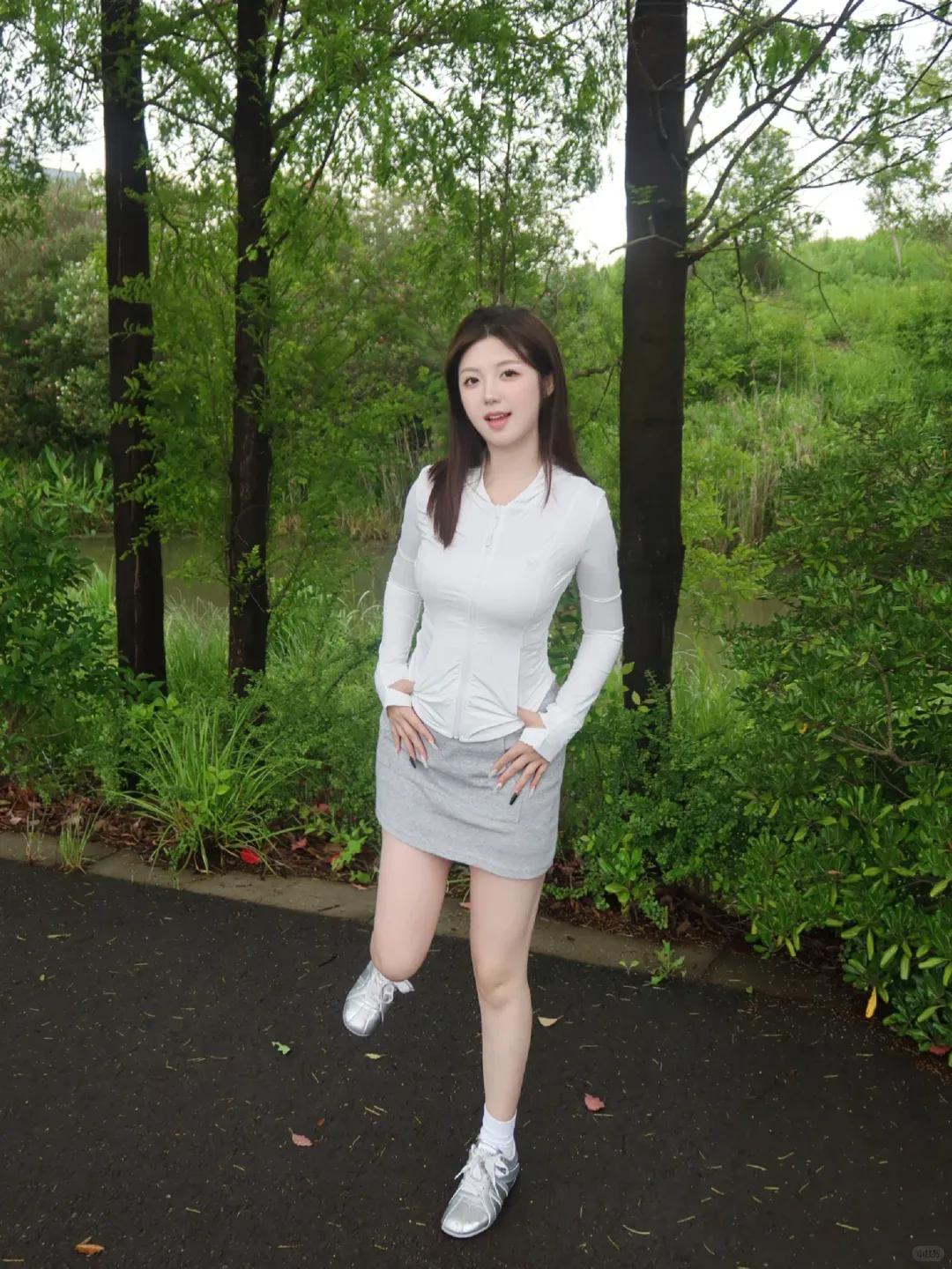 [万柿如意]
如果吻她一下会穷三年，但你愿意吗
[万柿如意]
网约车司机的后视镜