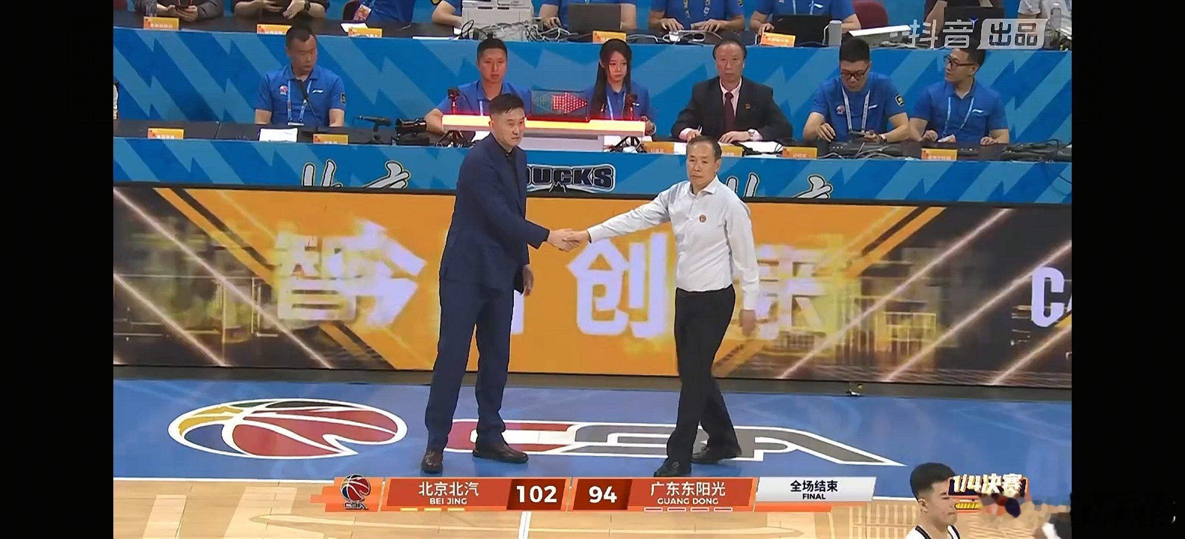 全场比赛结束，北京北汽主场102-94战胜广东东阳光。系列赛比分1比0。京粤大战