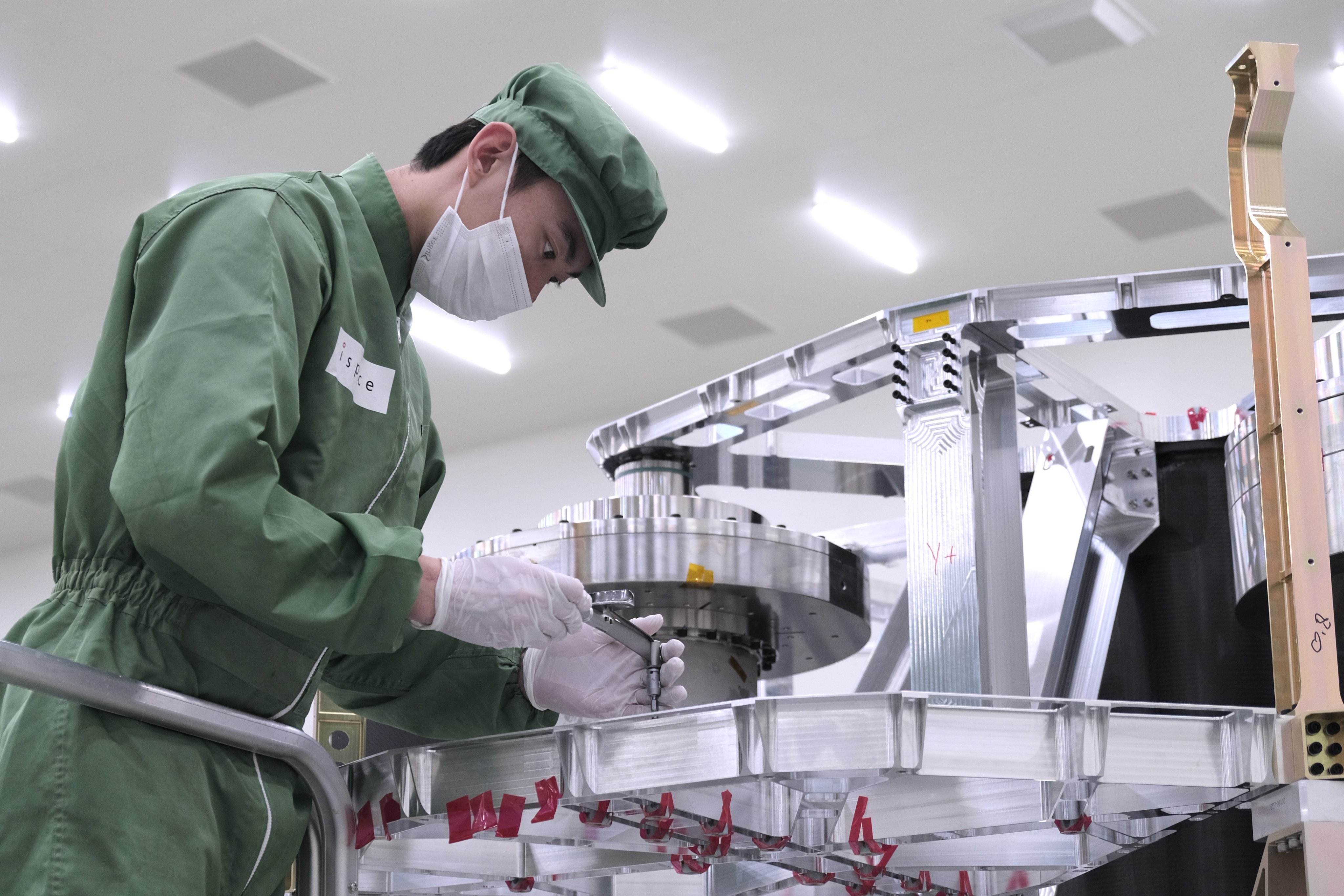 【日本ispace公司正在组装ULTRA月球着陆器结构模型】近日，日本私营航天企